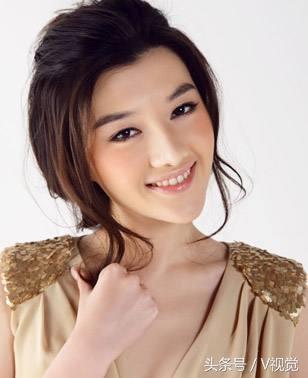 李念、冯丹滢、王琳主演《爱的秘笈》