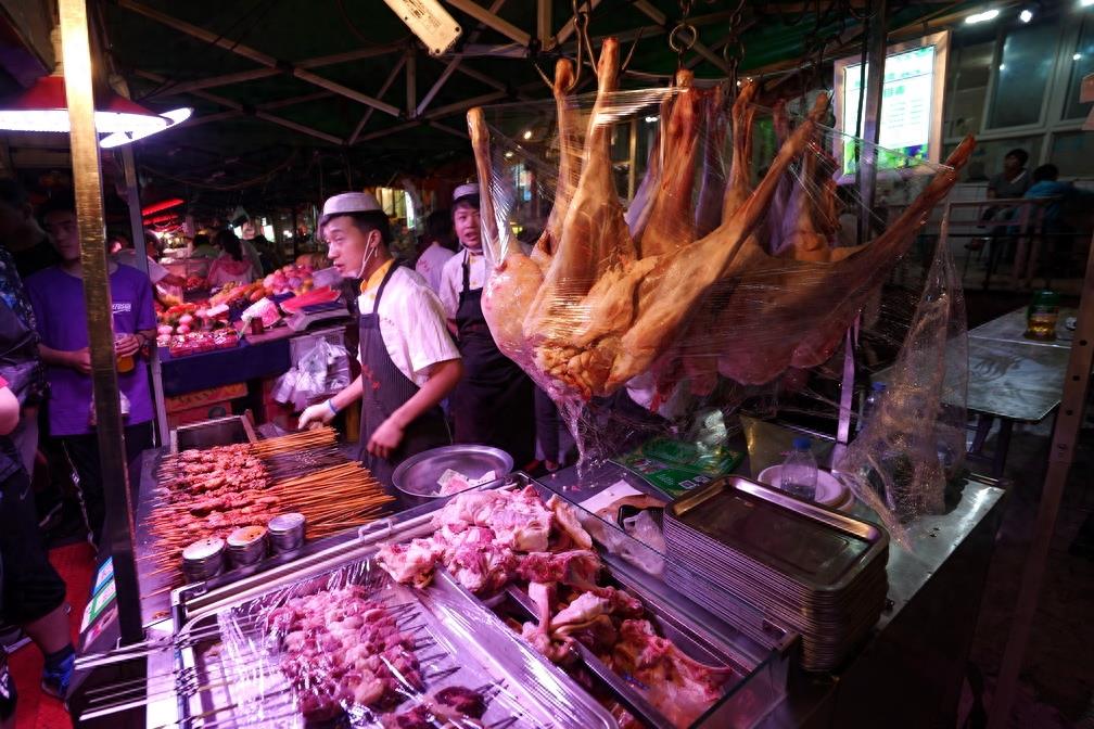 兰州正宁路小吃街：国内六大著名夜市，有人却说是专做外地人生意