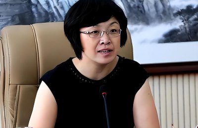 ​“通奸女市长”杨晓波，陪睡42名违纪员官，又将魔爪伸向男下属
