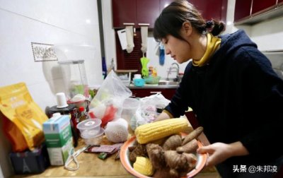 ​奔驰维权女车主：车没有再开，愿意流量变现，有网红公司来找