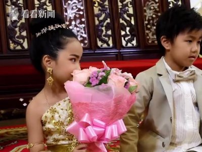 ​龙凤胎举办婚礼 因父母认定他俩前世是恋人