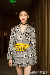 ​新晋小花康可人出席上海时装周：一双美腿格外抢镜！
