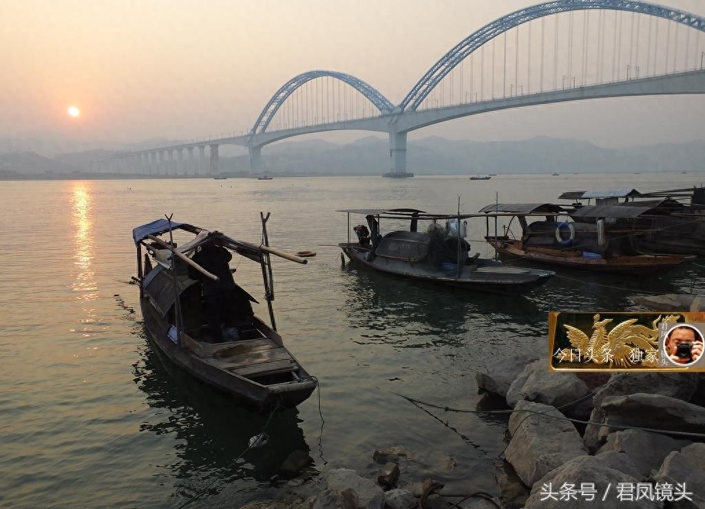湖北宜昌：渔民在长江捕获2条鮰鱼，价值约600元！渔民称快绝种了