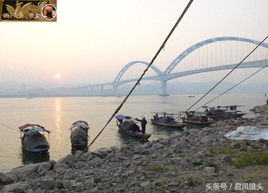 湖北宜昌：渔民在长江捕获2条鮰鱼，价值约600元！渔民称快绝种了
