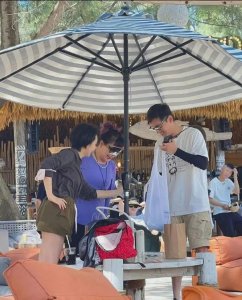 ​30岁黄曦宁被嘲太邋遢，7个月小茉莉太可爱，首度同框引热议