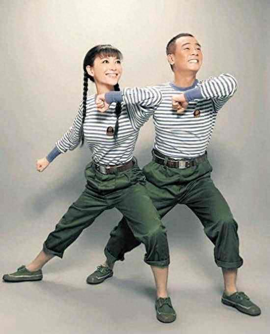 看陈小春采儿结婚照就知道小小春为什么这么萌了！尤其最后一张！