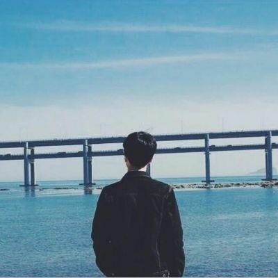 最新微信头像男生伤感背影大全