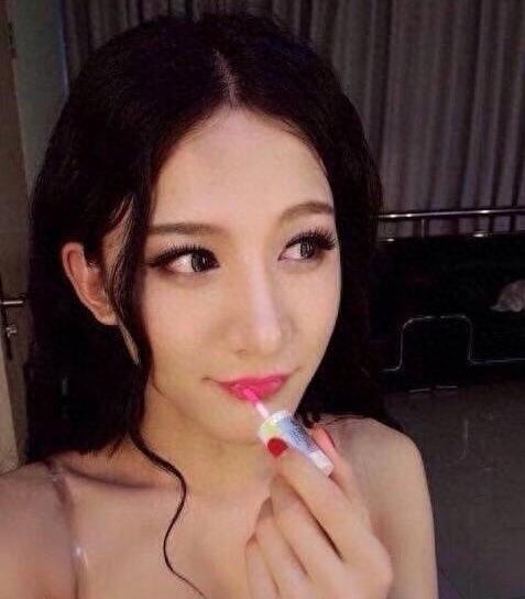 卢卓（小灿）：女装大佬，让一帮小仙女都汗颜的男人