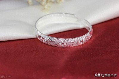 ​为什么夜间不宜佩戴银饰入睡？