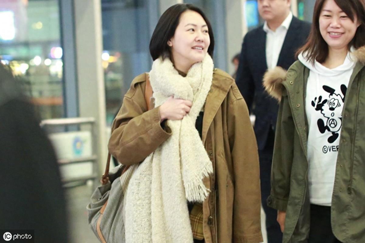 小S徐熙娣不化妆不到1米6依旧气场两米，笑容爽朗很治愈