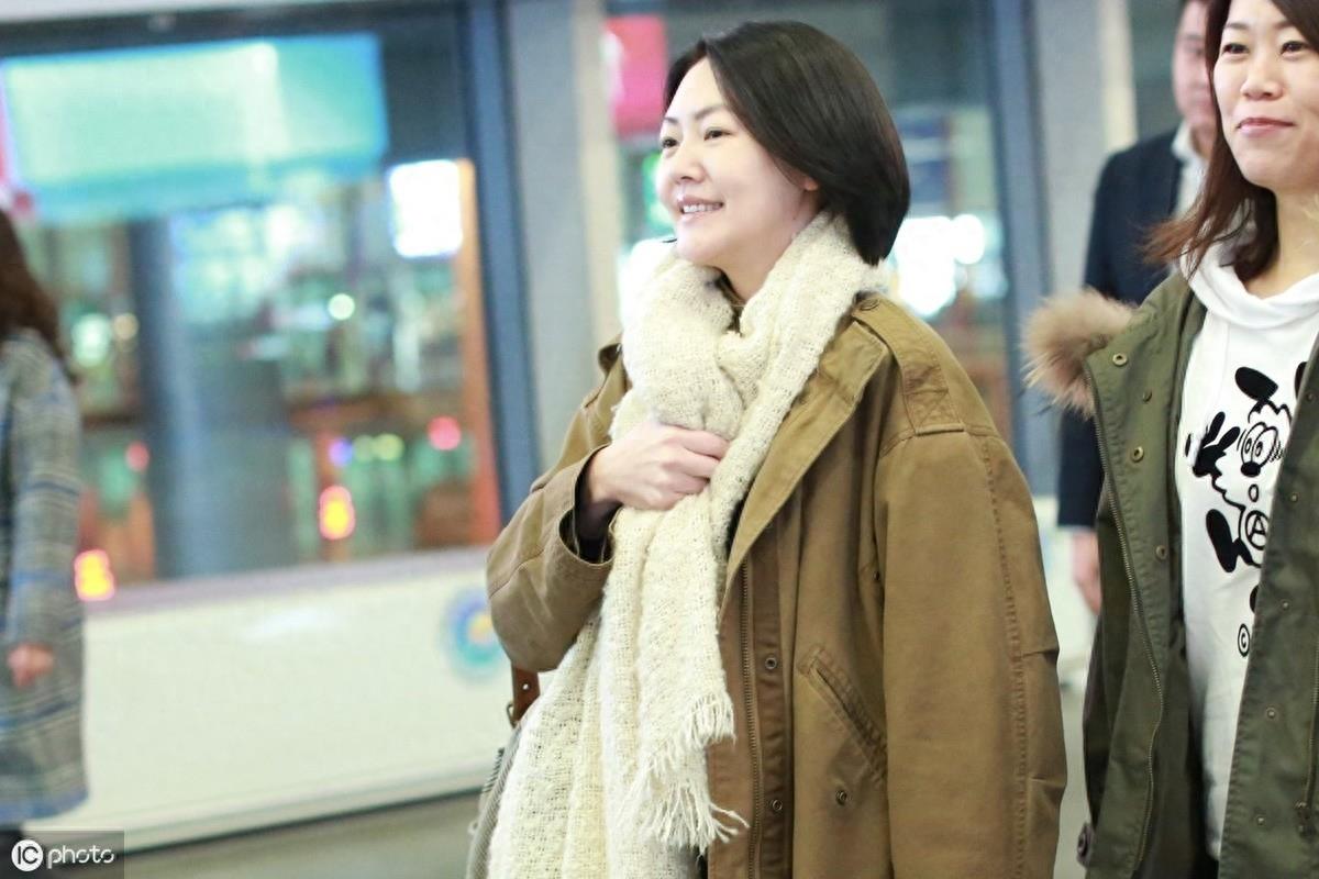 小S徐熙娣不化妆不到1米6依旧气场两米，笑容爽朗很治愈