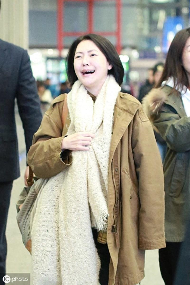 小S徐熙娣不化妆不到1米6依旧气场两米，笑容爽朗很治愈