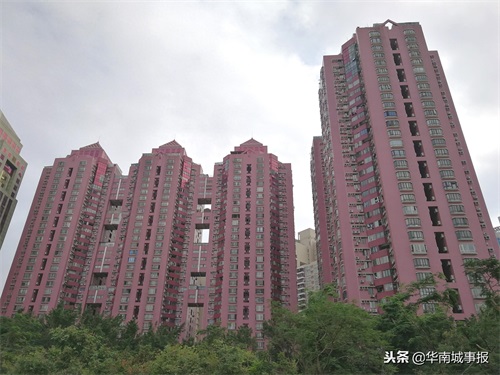 随拍深圳中银大厦，这是深圳中心区最早的甲级写字楼之一，很出名