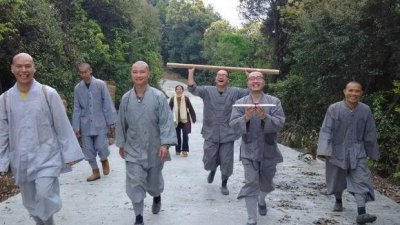 ​和尚出家需本科学历，四川云海寺内就有多位硕士和博士！