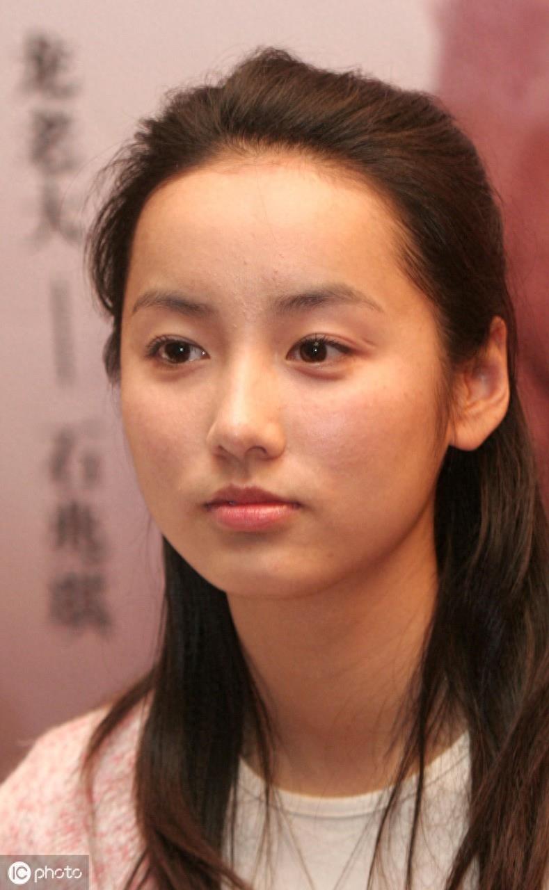 吕一早前的素颜照，如今嫁入豪门越活越精致了