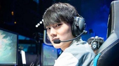 ​LOL：JackeyLove出道即巅峰 S7赛展露锋芒为最年轻的S赛冠军