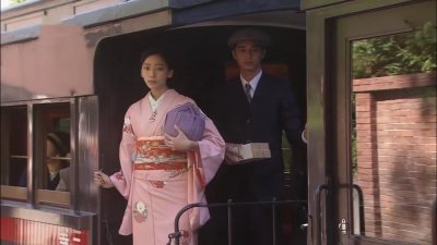 ​日剧：多谢款待第23集：芽衣子告别家人，和悠太郎一起回到了大阪