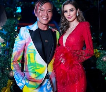 ​亿万富豪秀第四任妻子，为小20岁外国娇妻办庆生宴，女方身材抢眼