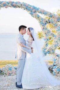 ​刘诗诗婚纱美翻了，背后的设计师故事也相当励志