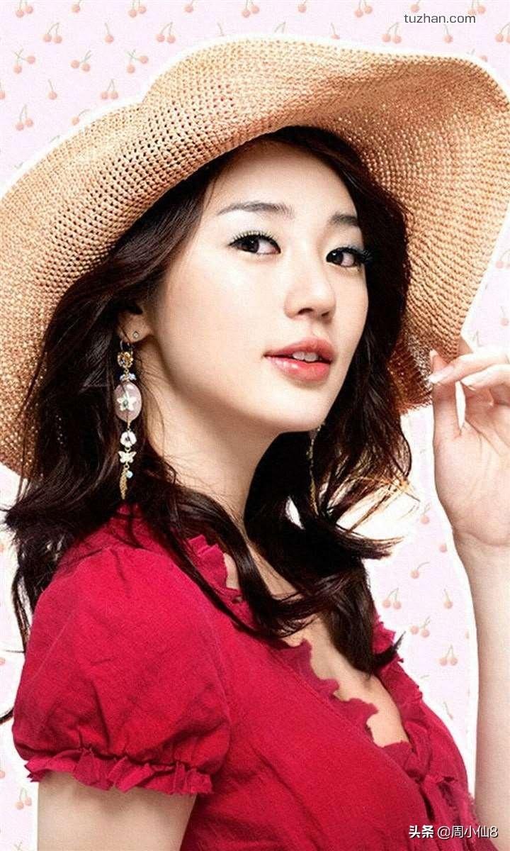 明星尹恩惠，韩国演员和歌手，清新靓丽，被誉为时尚界“女神”