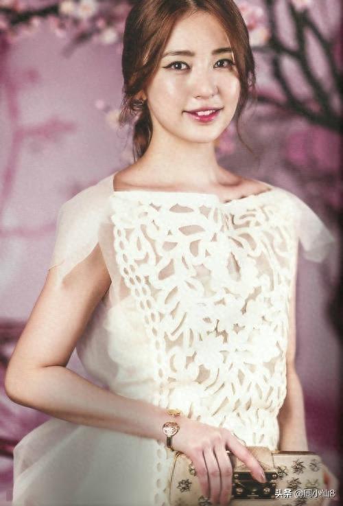 明星尹恩惠，韩国演员和歌手，清新靓丽，被誉为时尚界“女神”