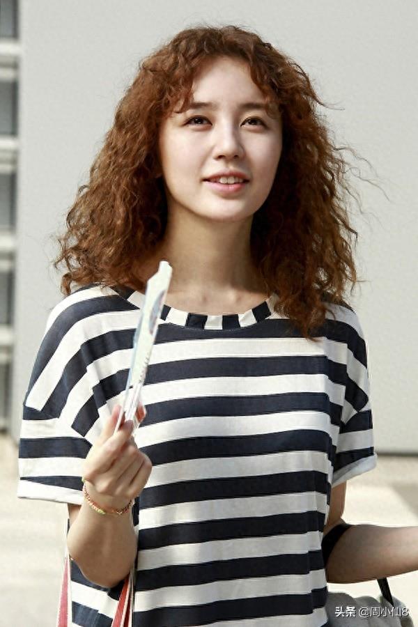 明星尹恩惠，韩国演员和歌手，清新靓丽，被誉为时尚界“女神”
