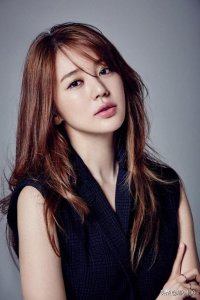 ​明星尹恩惠，韩国演员和歌手，清新靓丽，被誉为时尚界“女神”