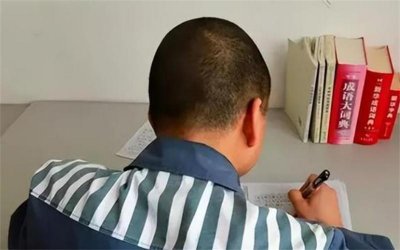 ​被判了死刑，仍然能大摇大摆地走出监狱，李洪涛到底凭借的什么？