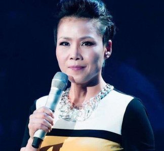 ​歌坛天后田震近照曝光，冻龄有术不像54岁，结婚多年至今遗憾无子