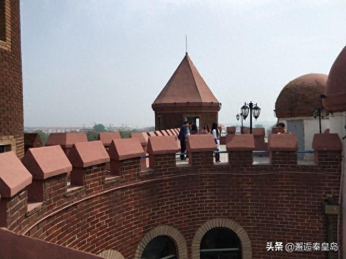 秦皇岛又一个不靠海出名的景点（怪楼奇园）满足好奇心的好去处