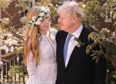 ​57岁英国首相第七次当爸，33岁爱妻生下二胎女儿，陪产完回去上班