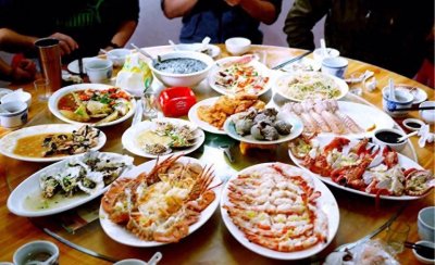 ​太荒唐了！浙江，男子带家人吃海鲜，点了700元的菜
