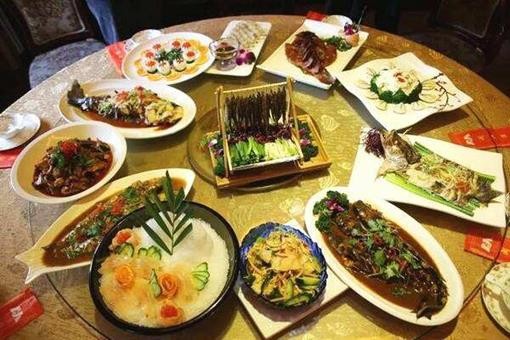 赫哲族的鱼餐文化是怎样的?有什么特点?