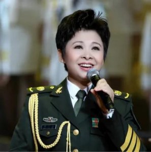 ​歌手董文华：跟丈夫有一个5年之约，38岁事业停滞，今怎样