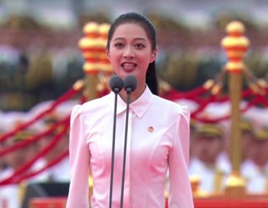 ​中国传媒大学校花冯琳，因在天安门前“领诵”走红，她去哪实习了