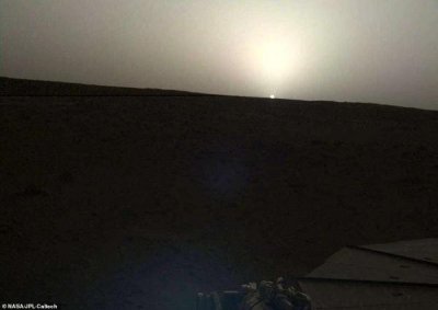 ​NASA公布“洞察号”探测器拍摄的火星日出日落照