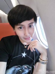 ​叱咤网红界的蛇精男刘宝宝要杀进娱乐圈了！