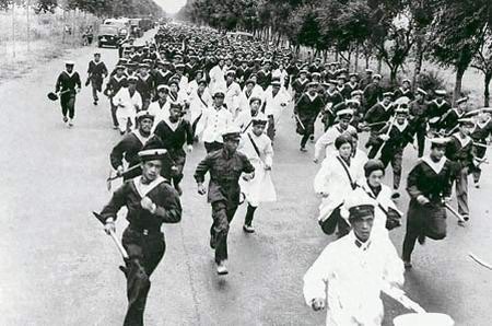 披露1976年唐山大地震真实场景，24万人死亡，地表裂缝巨大