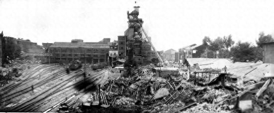 披露1976年唐山大地震真实场景，24万人死亡，地表裂缝巨大