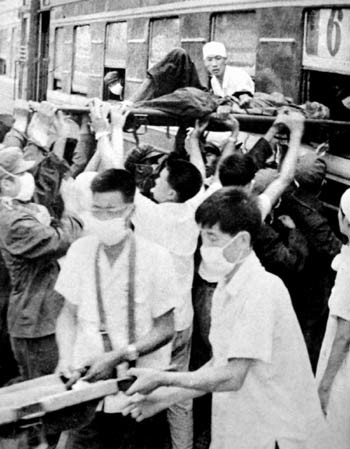 披露1976年唐山大地震真实场景，24万人死亡，地表裂缝巨大