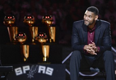 ​篮球——NBA：马刺队为邓肯举行球衣退役仪式