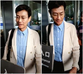 ​不老男神！73岁郑少秋机场被怼脸拍，身姿挺拔几乎零皱纹