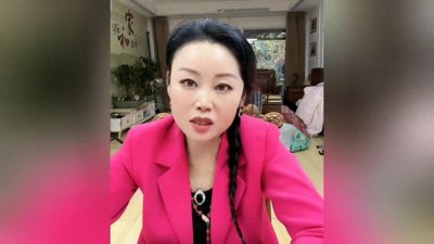 ​草帽姐自学成才，以前干红白事的，哭灵的，现在成了大网红