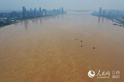 ​航拍图：赣江南昌段水位超警戒线