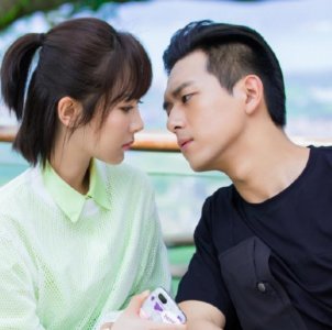 ​杨紫新剧《亲爱的》于月末正式收官，邓伦新剧紧随播出，网友欢呼