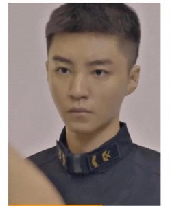 ​王俊凯寸头新造型引爆网络，展现成熟魅力获赞无数