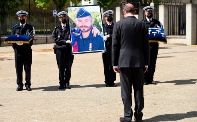 ​法国袭警事件频发，警察走上街头抗议