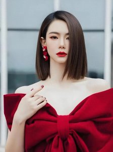 ​戚薇：从清纯女神到实力女王，40岁活出人生高光