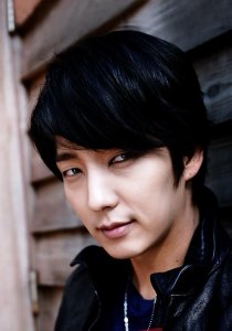 ​李准基受伤（李准基电视剧拍摄途中鼻骨下午手术）