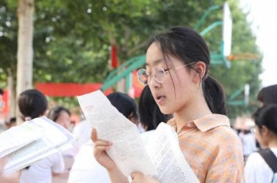 ​西亚斯毕业生简历写郑大毕业，一个分高、一个钱多，这能一样吗？